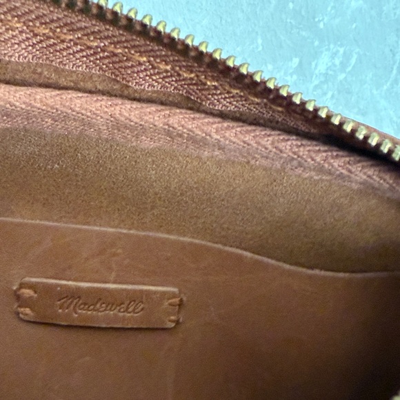 Madewell The Carabiner Medium Crossbody Bag - Picture 2 of 3